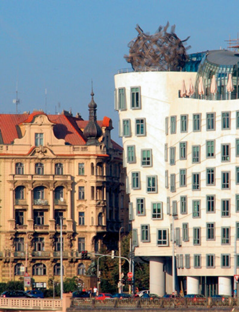 „Tanzende Häuser“: Moderne Architektur im alten Prag.