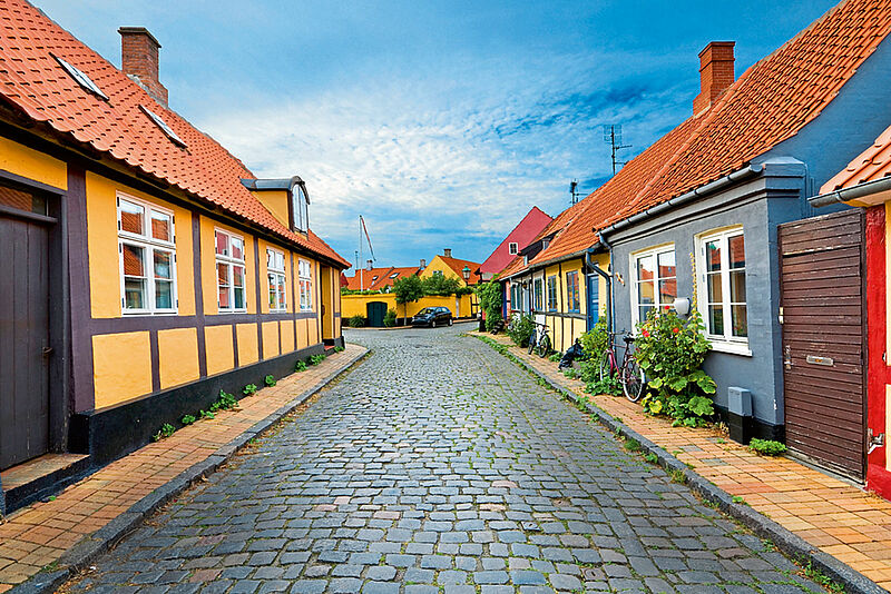 Straßenszene aus der Inselhauptstadt Rönne. Foto: Mariusz Switulski/iStockphoto