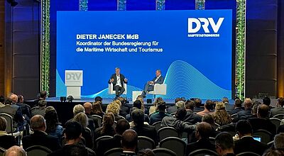 Dieter Janecek, Tourismus-Koordinator der Bundesregierung, im Gespräch mit Dirk Inger, Hauptgeschäftsführer des DRV