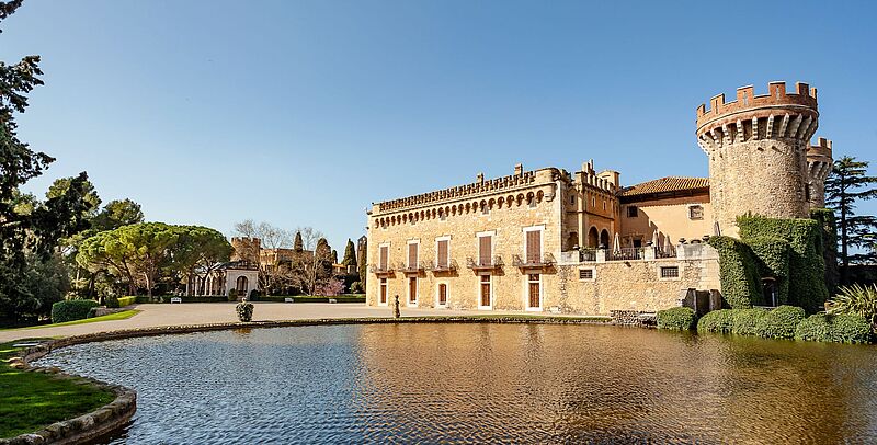 Zum Castel de Peralada bei Girona gehören ein Gourmet-Restaurant, ein Golfplatz und ein Hotel