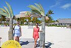 Team Rumba Nathalie Orth (Reisebüro Auerbach, Bensheim, li) und Franziska Schmidt (Reisebüro Hauck, Nördlingen) am Strand von Cayo Coco