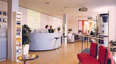 Das Geschäft läuft besser, wenn die Einrichtung eines Reisebüros zeitgemäß und kundenorientiert ist - wie etwa hier bei Derpart. Foto: Derpart