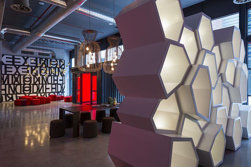 So sieht die Lobby des Radisson Red in Kapstadt aus