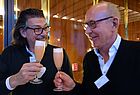 Thomas Winter und Holger Herrmann probieren, ob’s schmeckt (Foto: sl)