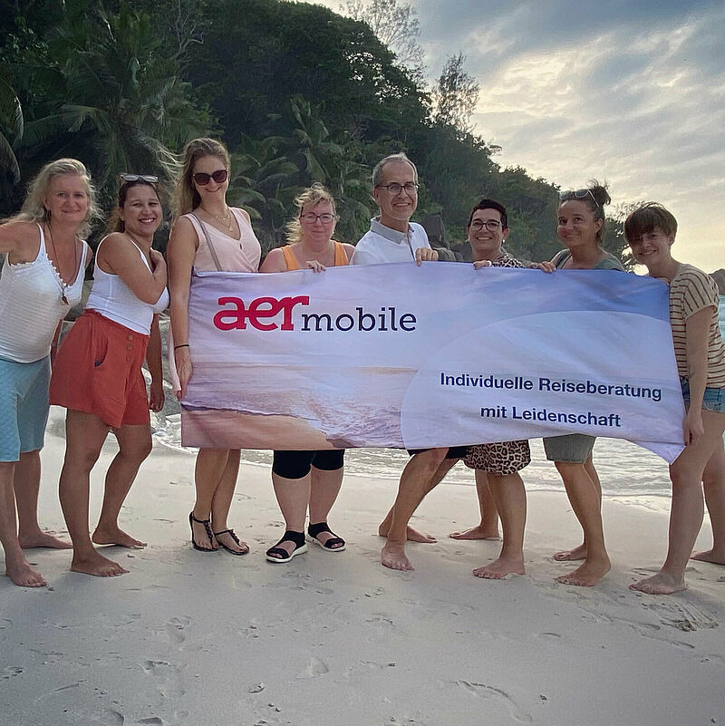 Die Teilnehmer des ersten Eco-Famtrips von AER Mobile auf den Seychellen
