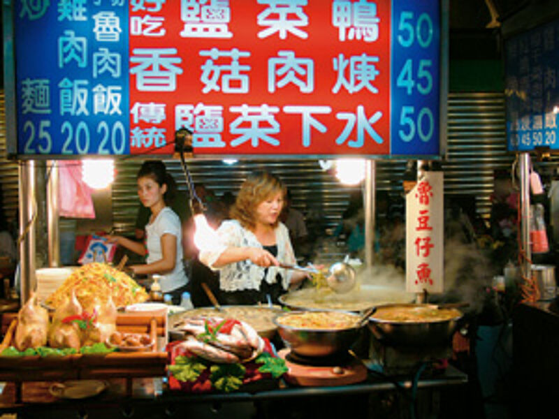 Auf dem Nachtmarkt ist das Essen konkurrenzlos günstig - und in Taiwan auch ohne Risiko.