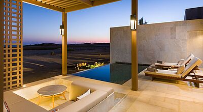 Sonnenuntergang in einer Pool-Villa des neuen Alila Hinu Bay