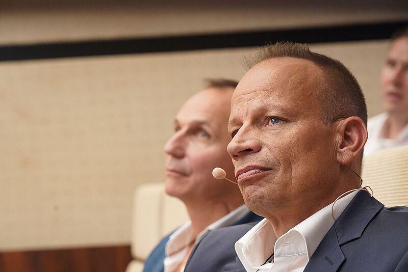 Cornelius Meyer (vorn) und Vorstandskollege Frank Winkler ziehen für das Sommergeschäft eine bittere Bilanz. Foto: Best-Reisen
