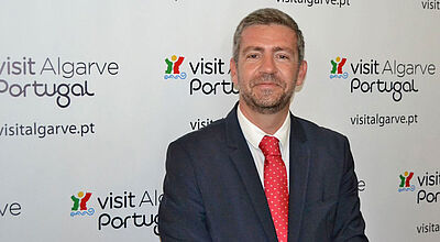 Algarve-Tourismuschef André Gomes vor Fotowand