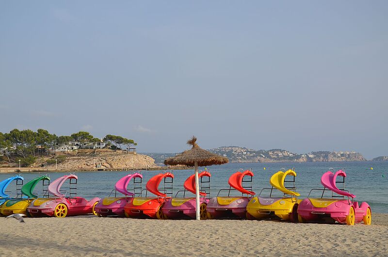 Abendstimmung am Strand von Paguera im Westen Mallorcas