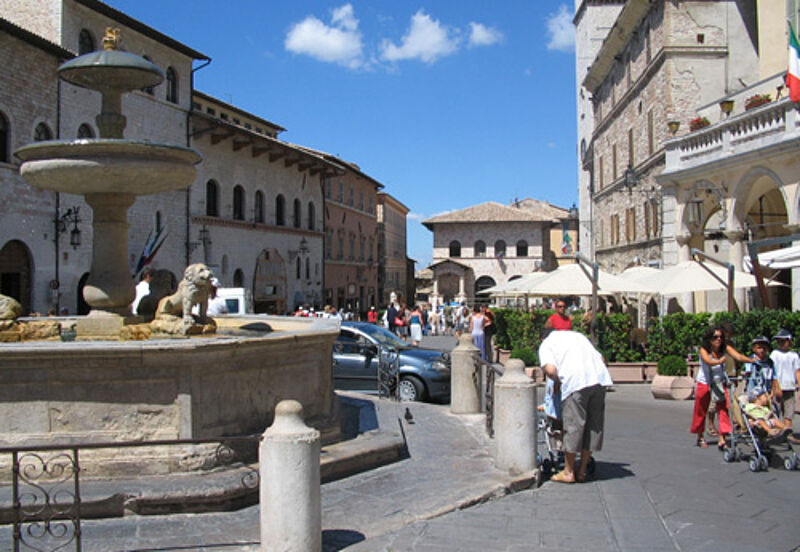 Die Plätze Italiens – hier in Assisi – stehen im Mittelpunkt eines Werbe-Spots