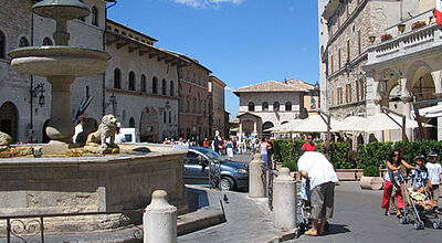 Die Plätze Italiens – hier in Assisi – stehen im Mittelpunkt eines Werbe-Spots