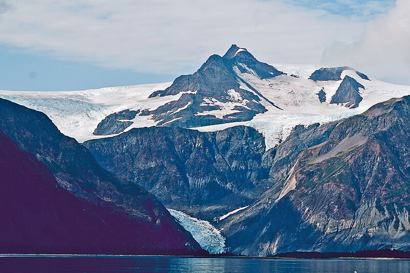 Imposante Gletscher ziehen sich bis zum Meer hinunter