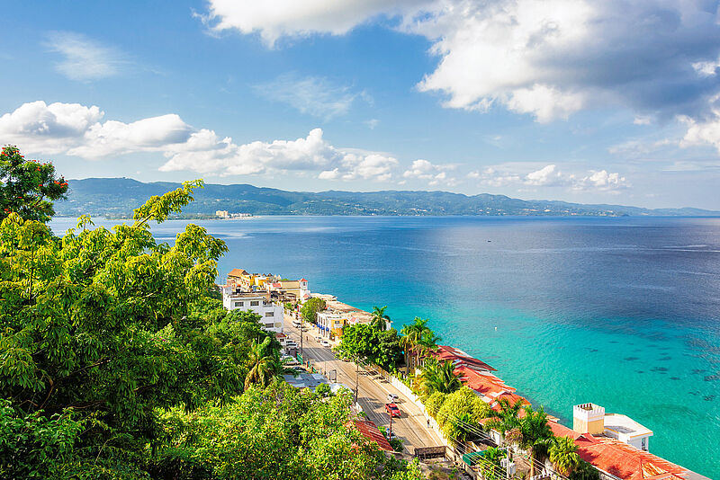 Montego Bay auf Jamaika: Auch das Karibik-Ziel hat die Corona-Regeln gelockert. Foto: lucky-photographer/istockphoto