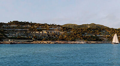 Das Six Senses Porto Heli zieht sich wie eine Kaskade einen Hang auf der griechischen Halbinsel Peloponnes hinauf