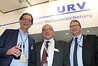 Alexander Piwonski (URV) mit Gerhard Lorkowski vom Versicherungsmakler Kaera und Joachim Lettow von der TAS