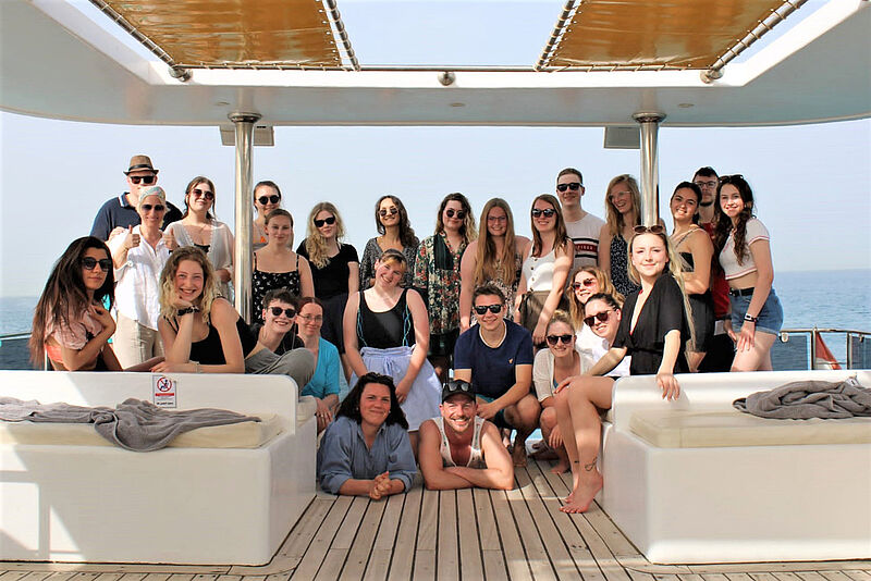 Der Vorgängerjahrgang der Nachwuchskräfte von Reiseland und RT Reisen auf Schiffstour im ägyptischen El Gouna. Foto: Reiseland