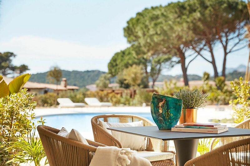 Das 7Pines Resort Sardinia liegt in der Nähe von Porto Cervo im Norden der Insel