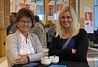 Ute Hempel vom Reisebüro Cunewalde (links) und Isabell Franz vom Alltours Reisecenter in Eisenberg