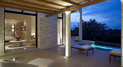 Aman ist in Europa bislang mit dem Aman Sveti Stefan und dem Amanruya an der türkischen Ägäis bei Bodrum präsent