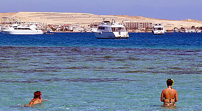 Ölteppich in Ägypten: Sind die Badestrände von Hurghada noch bedroht?