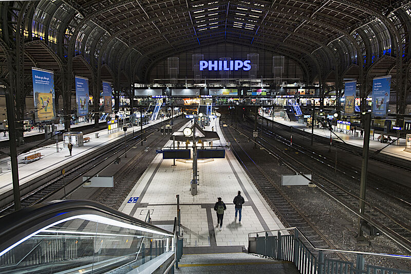 Leere Gleise, wie hier im Hamburger Hauptbahnhof, könnten ab Anfang Januar öfter zu sehen sein