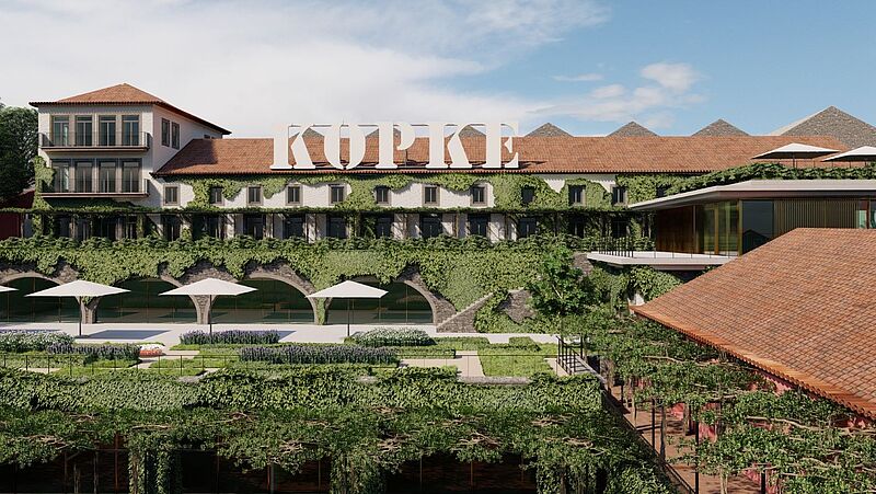 Ein Hotel mit rotem Dach in einem grünen Garten