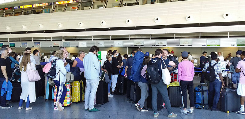 Flughafen Frankfurt: Besonders zu Spitzenzeiten wird’s voll an den Check-in-Schaltern