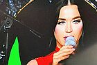 Taufpatin und Popsängerin Katy Perry gab an Bord ein kleines Konzert…