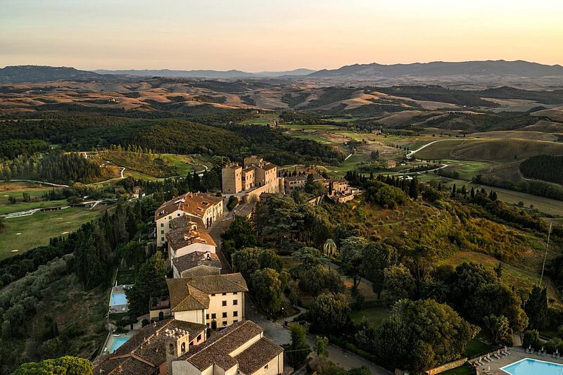 TUI Group hat das Resort Castelfalfi in der Toskana an einen Investor aus Asien verkauft