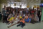 Flugverspätung in Holguin: Gruppenbild mit den Cook-Managern Carsten Seeliger (liegend), Dirk Schachtsiek (links) und einem Flughafenmitarbeiter