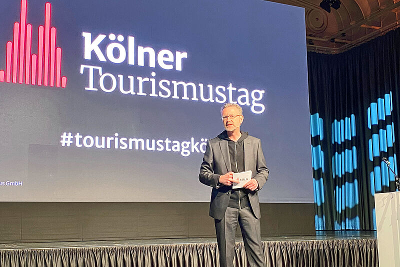 Jürgen Amann, Geschäftsführer von Köln Tourismus, auf der Bühne der Event-Location Gürzenich