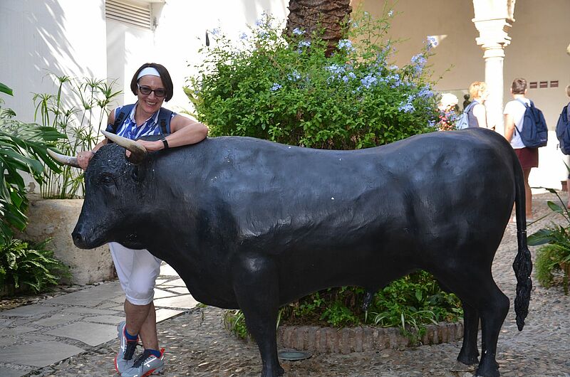 Pia Jensen packt den andalusischen Stier bei den Hörnern