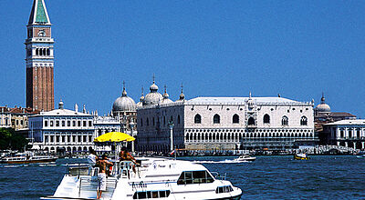 Le Boat bietet auch Hausboot-Touren nach Venedig an.