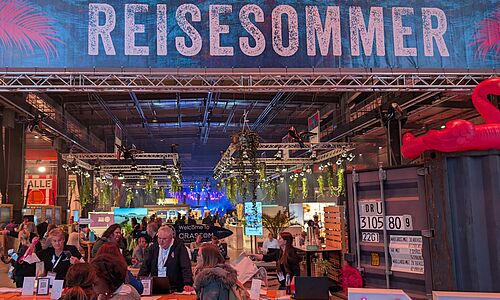 Herzlich Willkommen: Der Reisesommer 2025 fand wie im Vorjahr in Halle 45 in Mainz statt. Foto: Leonard Gürtler