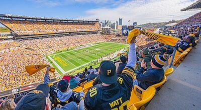 Die Pittsburgh Steelers tragen ihre Heimspiele im Acrisure Stadium aus Die Pittsburgh Steelers tragen ihre Heimspiele im Acrisure Stadium aus