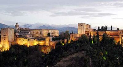 Mit der neuen Kundenbindungskarte sollen Urlauber in Spanien - im Bild die Alhambra in Granada - viele Ermäßigungen erhalten