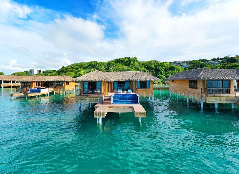 Das Royalton Antigua, das auch Overwater-Bungalows bietet, ist eines der Luxushotels auf Antigua