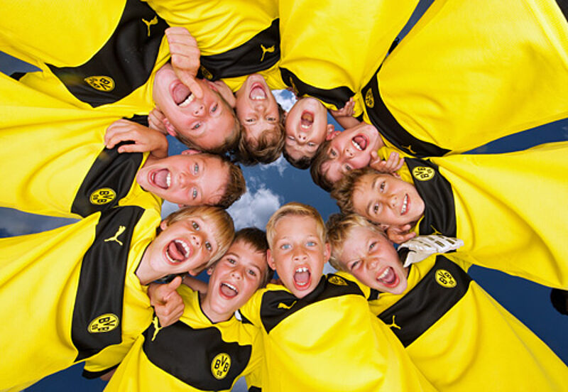 Dem Spitzenfußball ganz nahe: Aida und der BVB bieten ab Herbst „Soccer Camps“ für Kids an