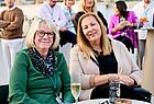 Karin Jankowski (links, Die Reiseboutique, Hattersheim) und Sarah Köhler (Reise-Insel, llmenau) wurden für 20 Jahre Zugehörigkeit Schauinsland-Reisen Partner ausgezeichnet