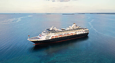 Das Hochseeprodukt der Stuttgarter: das klassische Kreuzfahrtschiff Vasco da Gama Kreuzfahrtschiff Vasco da Gama fährt auf dem Meer