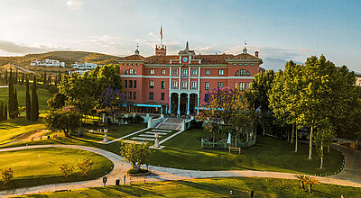 Das Anantara Villa Padierna Palace Benahavis Marbella Resort liegt inmitten dreier Golfplätze