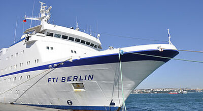 Die FTI Berlin kreuzt auch im nächsten Winter im Roten Meer, neu ist das Rahmenprogramm