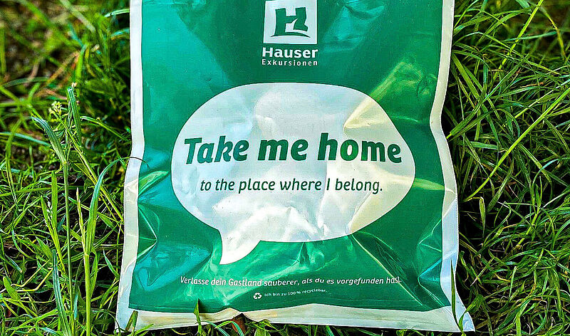 Hauser Exkursionen verteilt ab Sommer Beutel an seine Kunden, um Müll aus Gastländern im heimischen Abfallsystem zu entsorgen