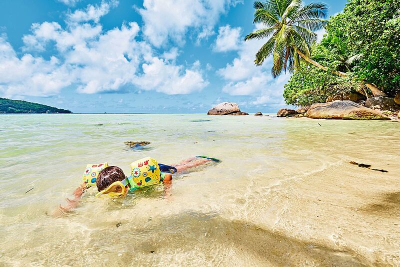 Auch im 30 Zentimeter tiefen Wasser kann man Ausschau nach Fischen halten Auch im 30 Zentimeter tiefen Wasser kann man Ausschau nach Fischen halten