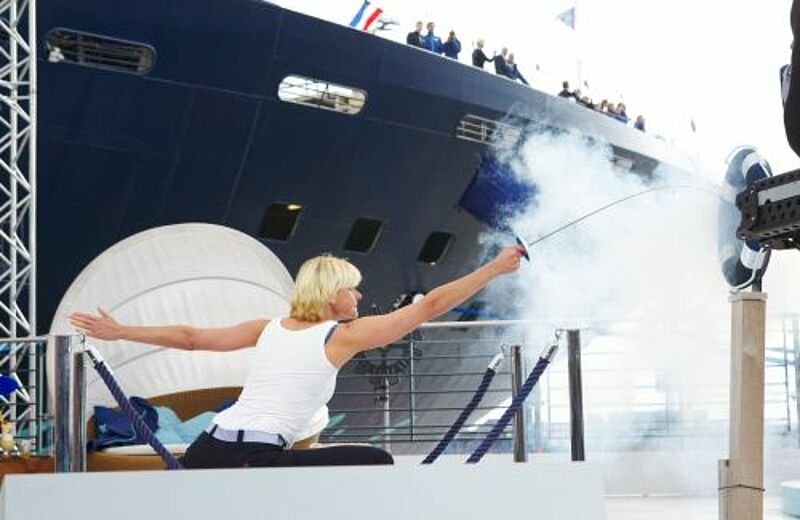 Der zweite Stich von TUI Cruises: Fechterin Anja Fichtel tauft Mein Schiff 2