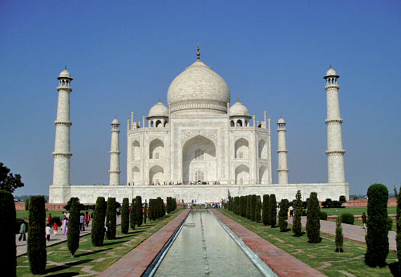 m Dertour-Katalog "Studienreisen" werden auch Reisen zum Taj Mahal in Indien angeboten