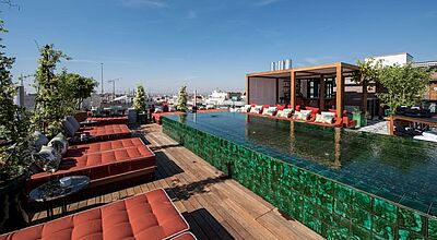Im Bless Hotel Madrid sind Yoga-Stunden auf der Dachterrasse möglich