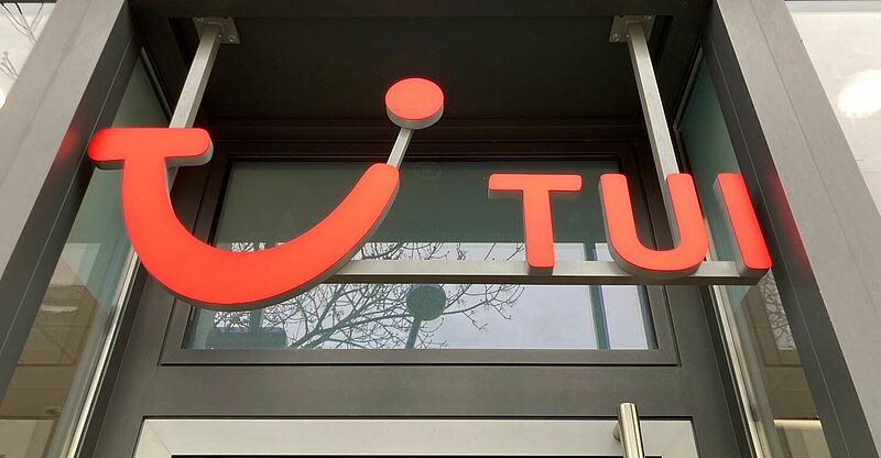 TUI führt in den eigenen Filialen eine Servicepauschale ein