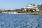 Das Palm Wings Ephesus liegt an einem breiten, flach abfallenden Strand. In unmittelbarer Nähe befindet sich das TUI Blu Aquapark Hotel & Spa 